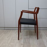 Vintage armchair in teak and black leather - Model 64 - Möller - Denmark '60's