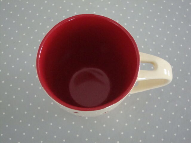 6 vintage mugs in beige ceramic with red polka dots