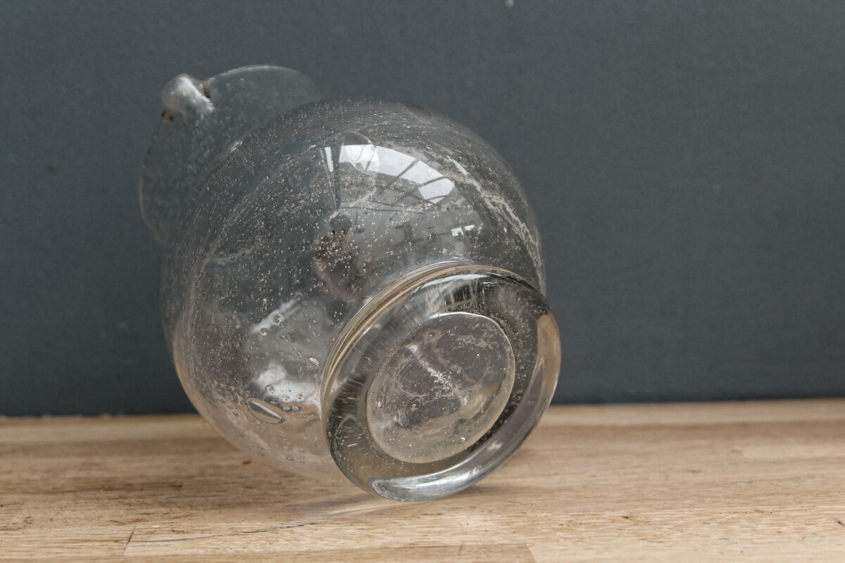 Decanter made of bubbled glass, blown