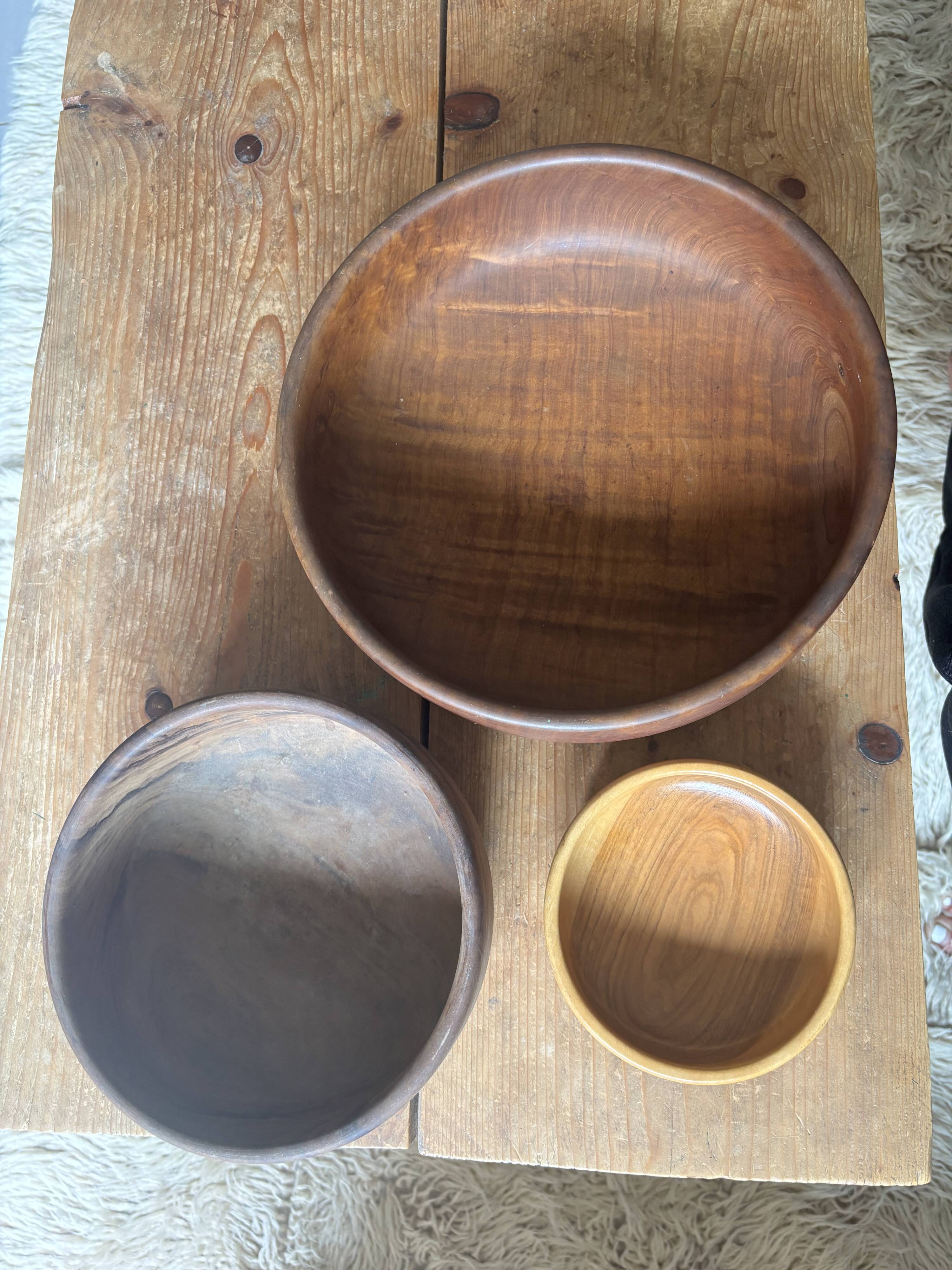 Ensemble de trois coupes en véritable bois d'olivier, fartisanaux, vintage