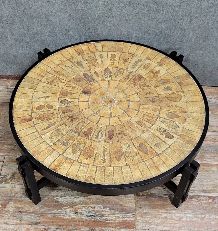 Roger Capron : grande table basse ronde en céramique et structure en bois