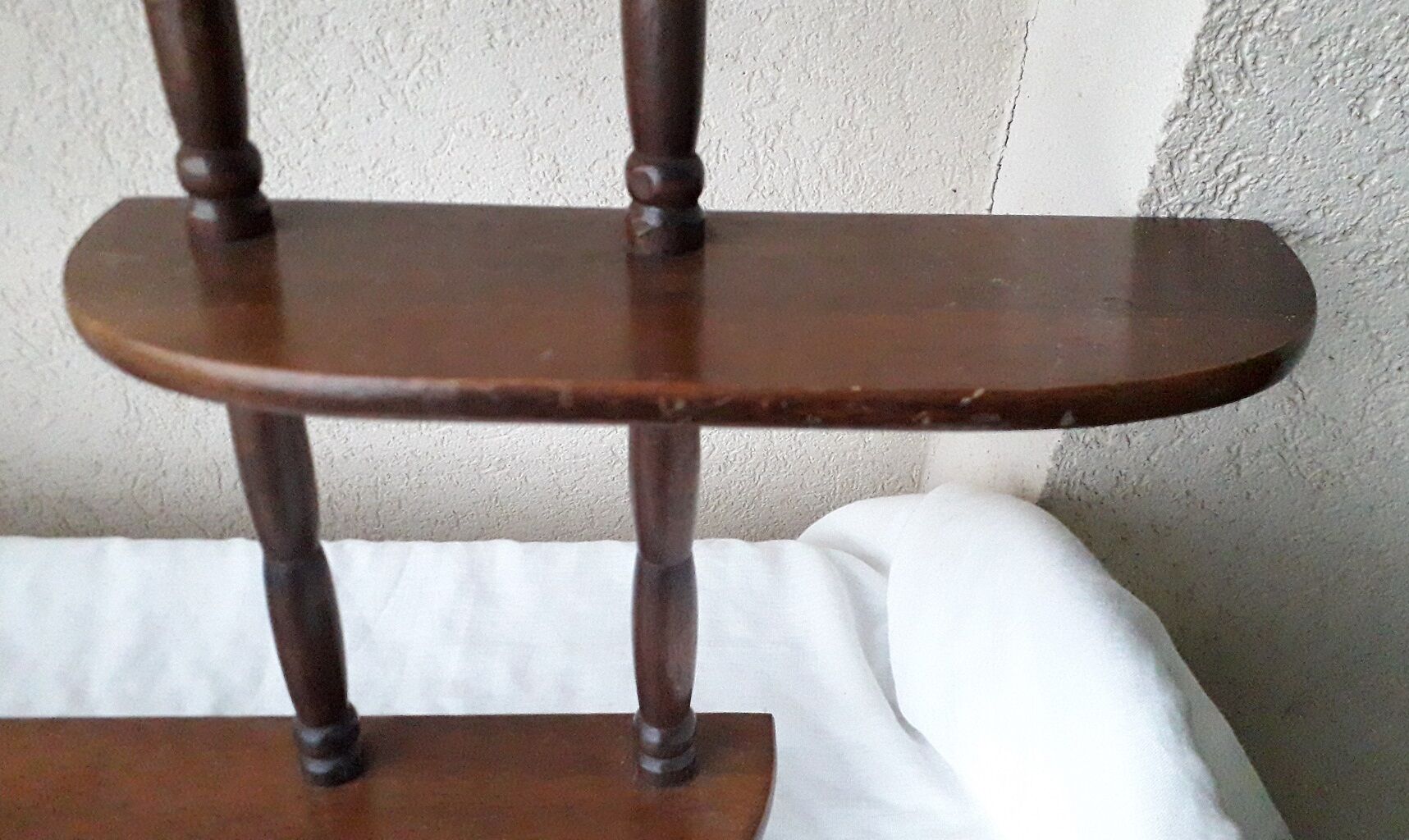 Etagère murale en bois