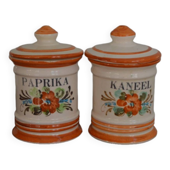 Cinnamon and paprika pots