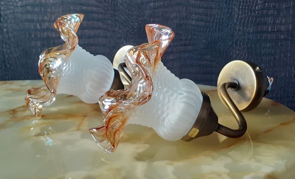 Paire d'appliques tulipe en verre de Murano orange col de cygne en laiton - Parfait état