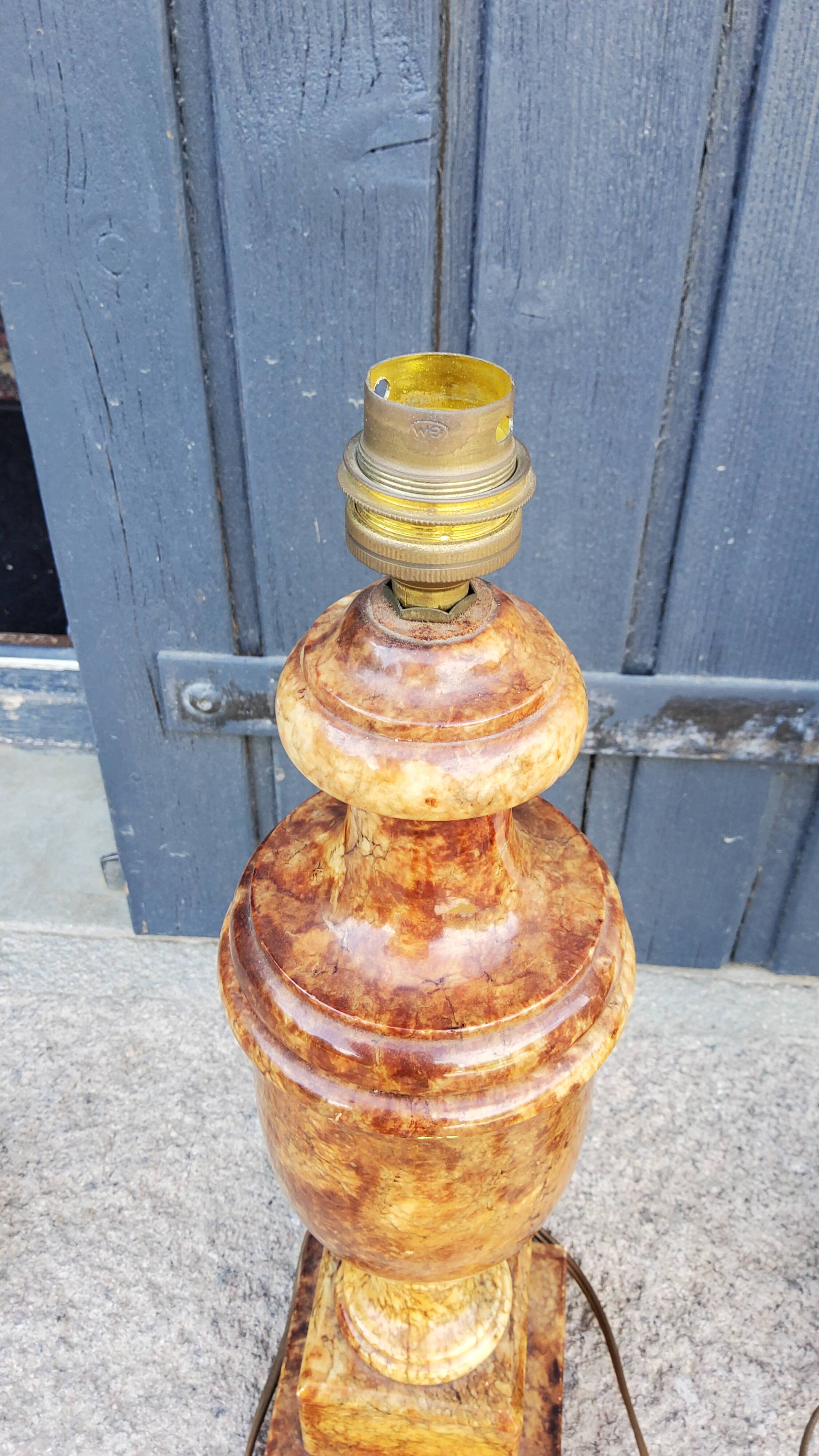 Paire de pieds de lampes des années 70 en albâtre