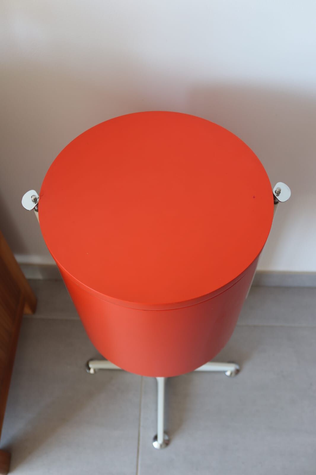 Vintage hairdresser orange year 60