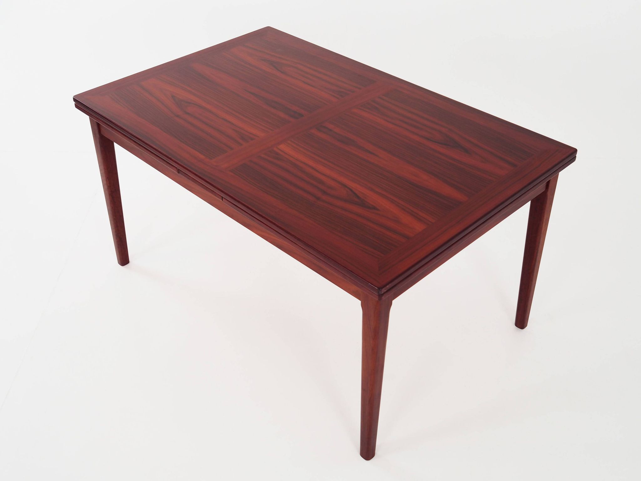 Table en palissandre, design danois, années 1970, fabricant : Skovby