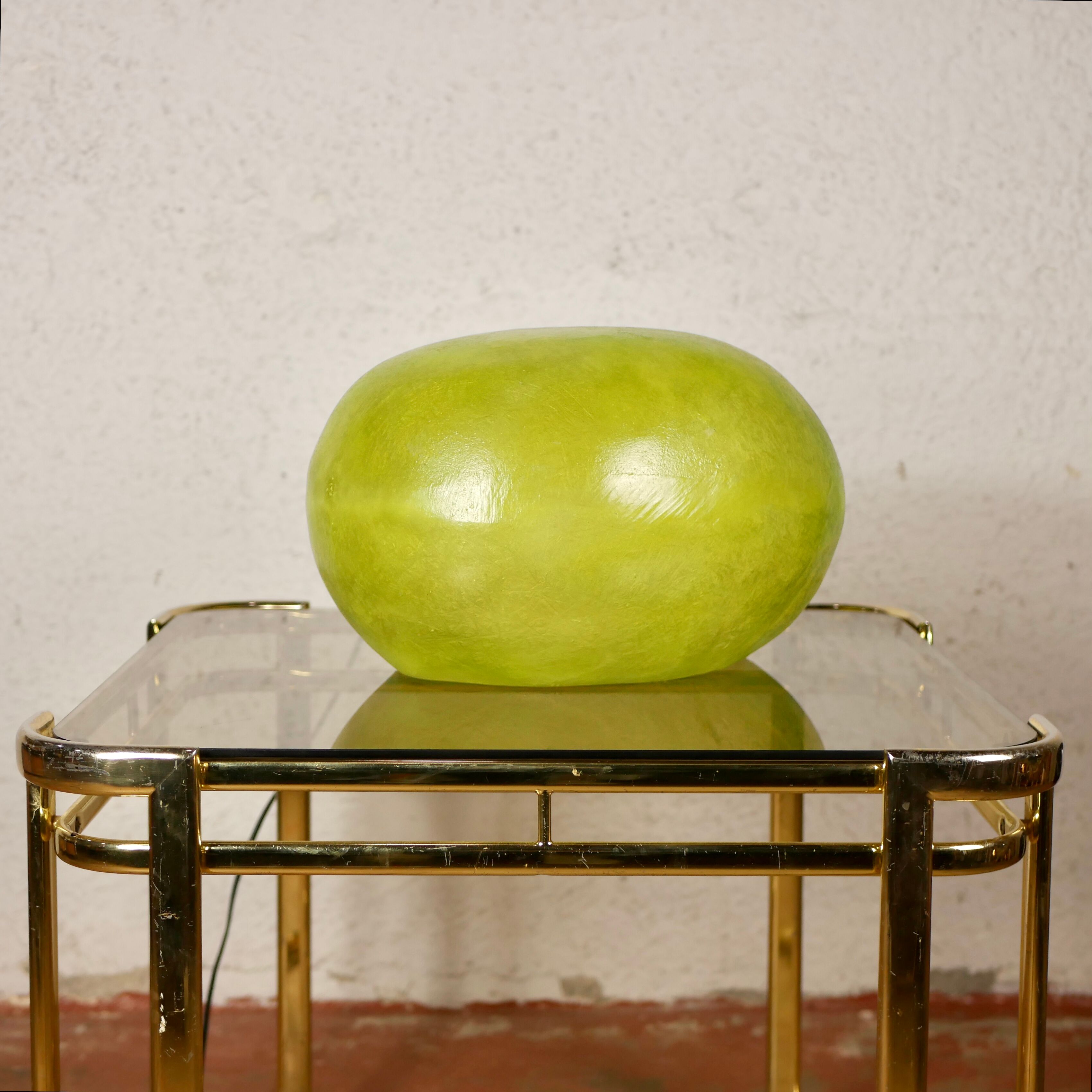 Lampe galet verte en fibre de verre
