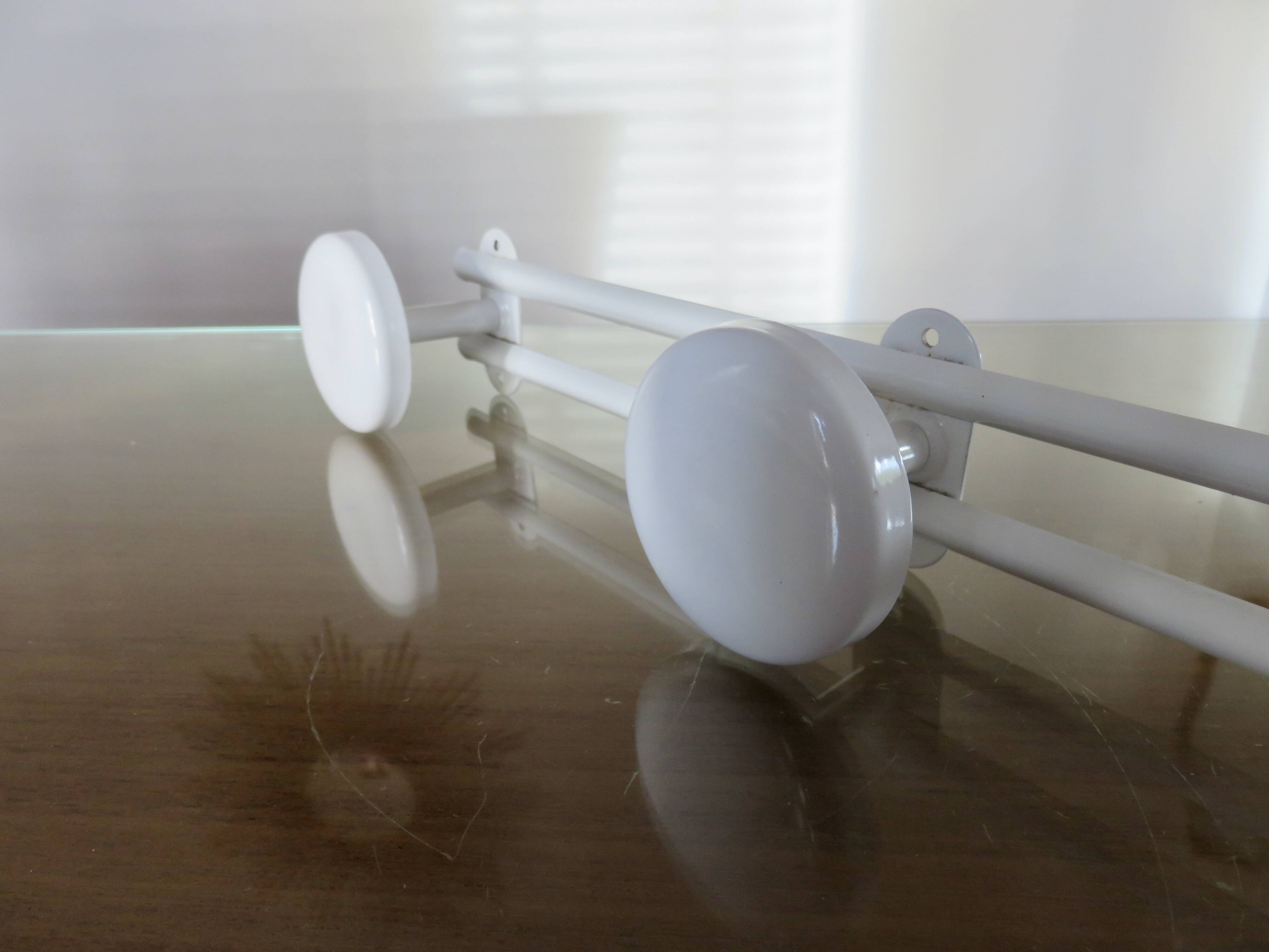 Portemanteau mural en métal laqué blanc à 3 patères, 1980