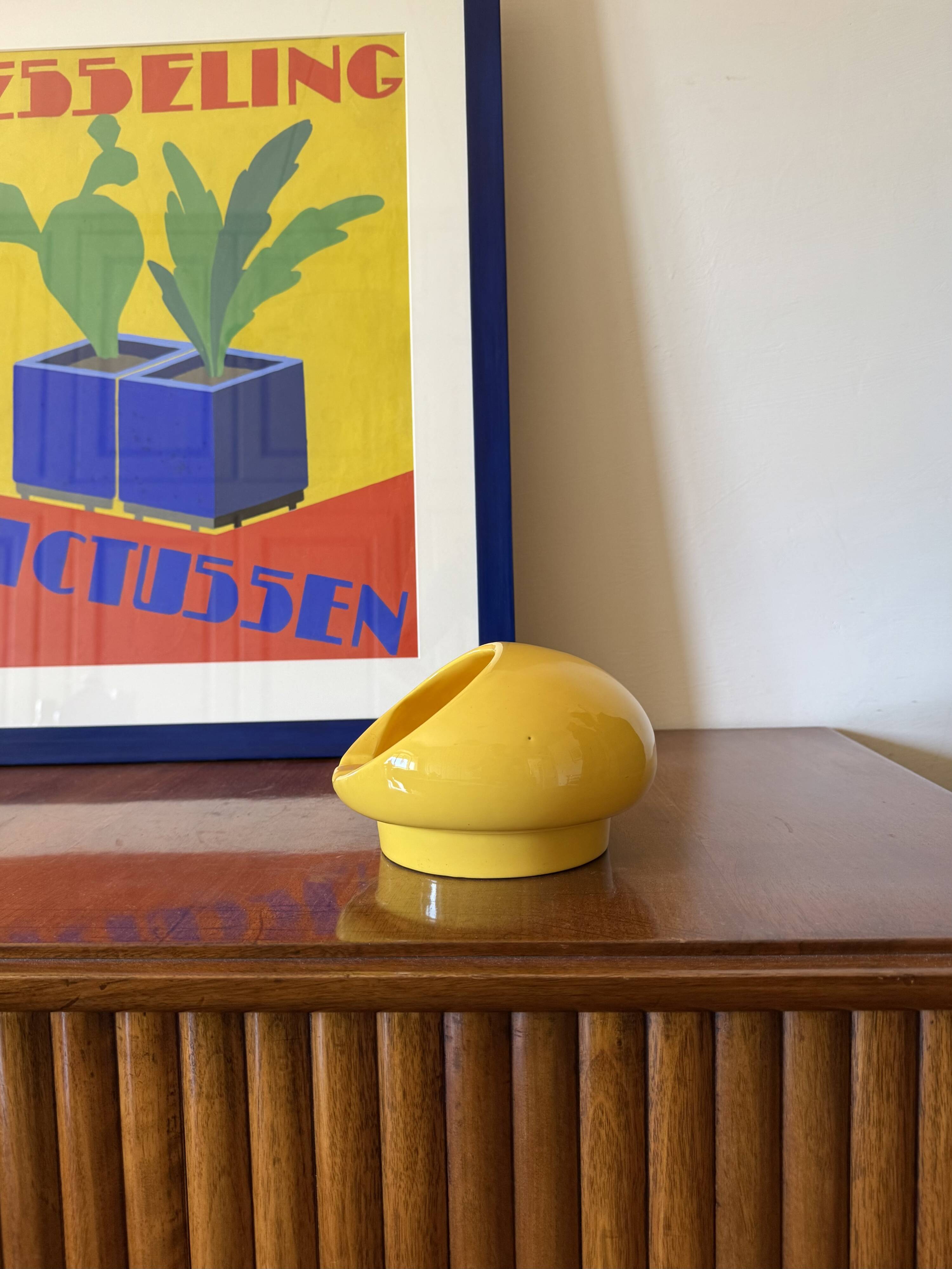 Space age yellow ceramic ashtray, Viba Italy 1970s