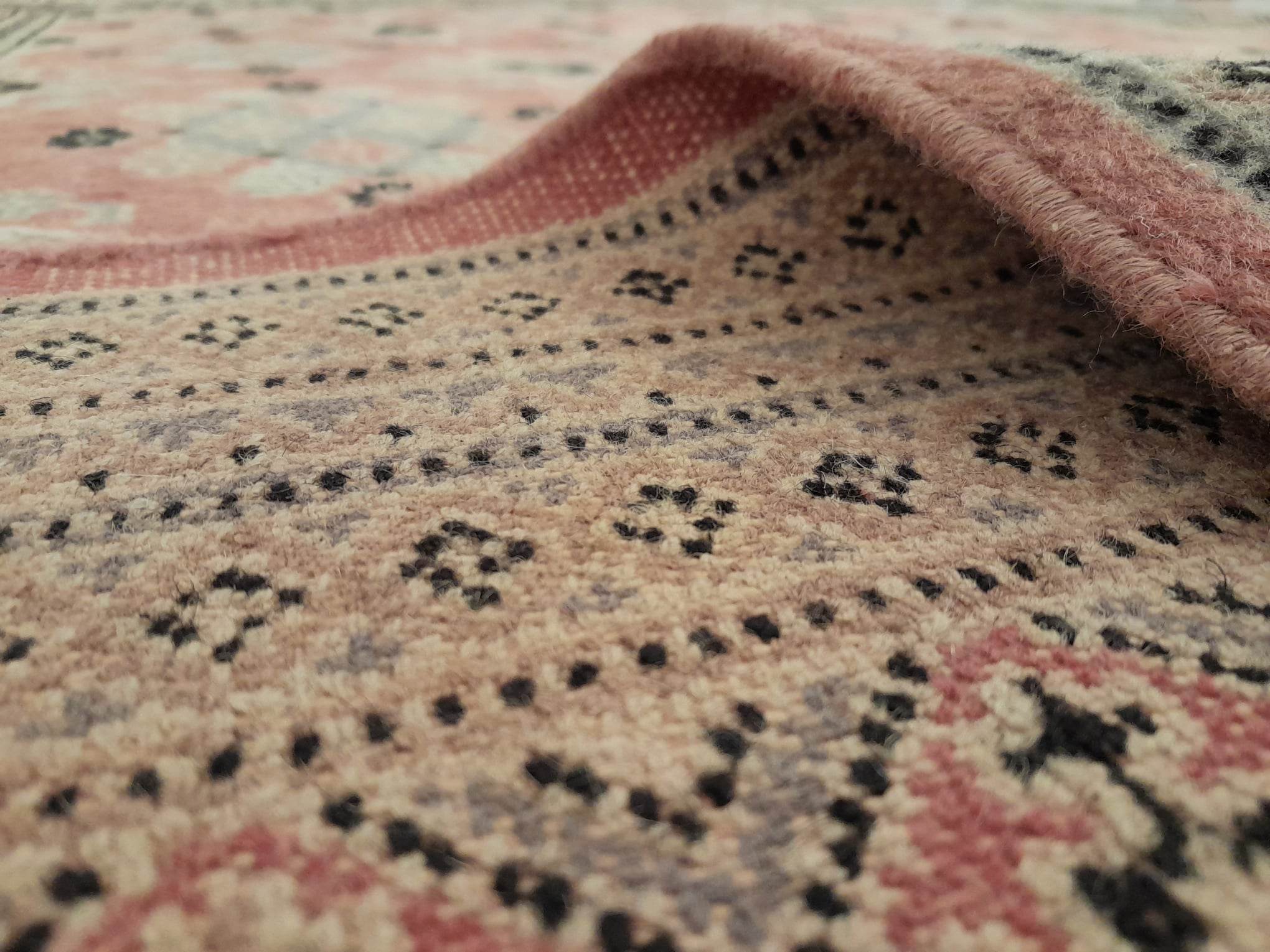 Handmade Pakistani rug 268x191cm