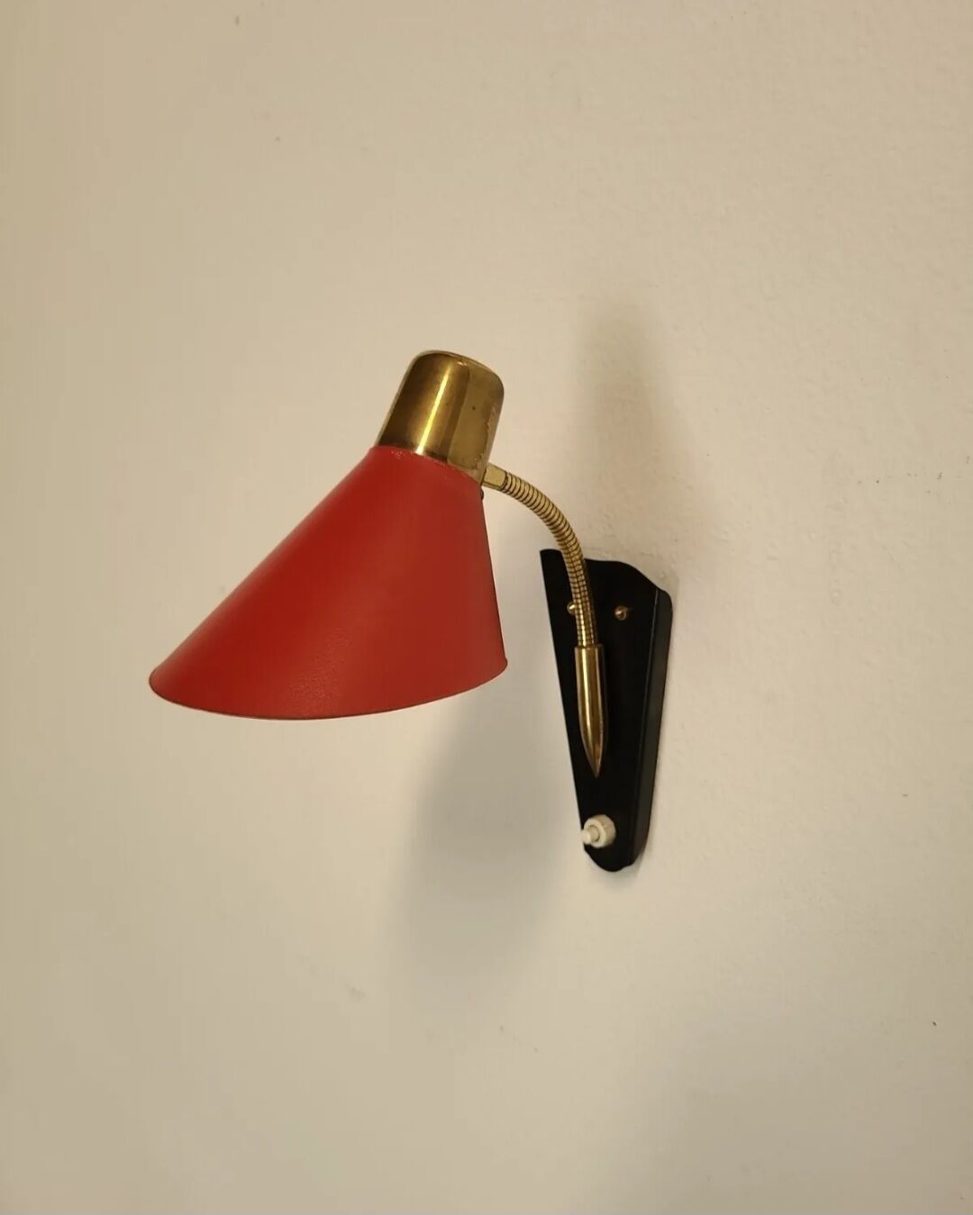 Vintage wall lamp in brass and metal 1950s