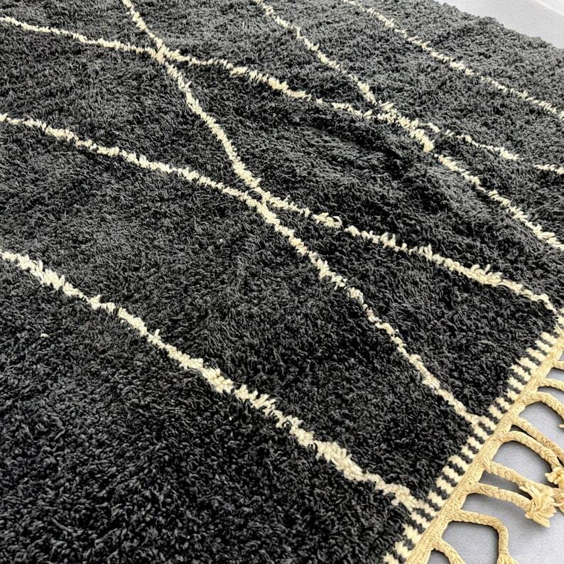 Handmade Moroccan rug 250cm x 200cm