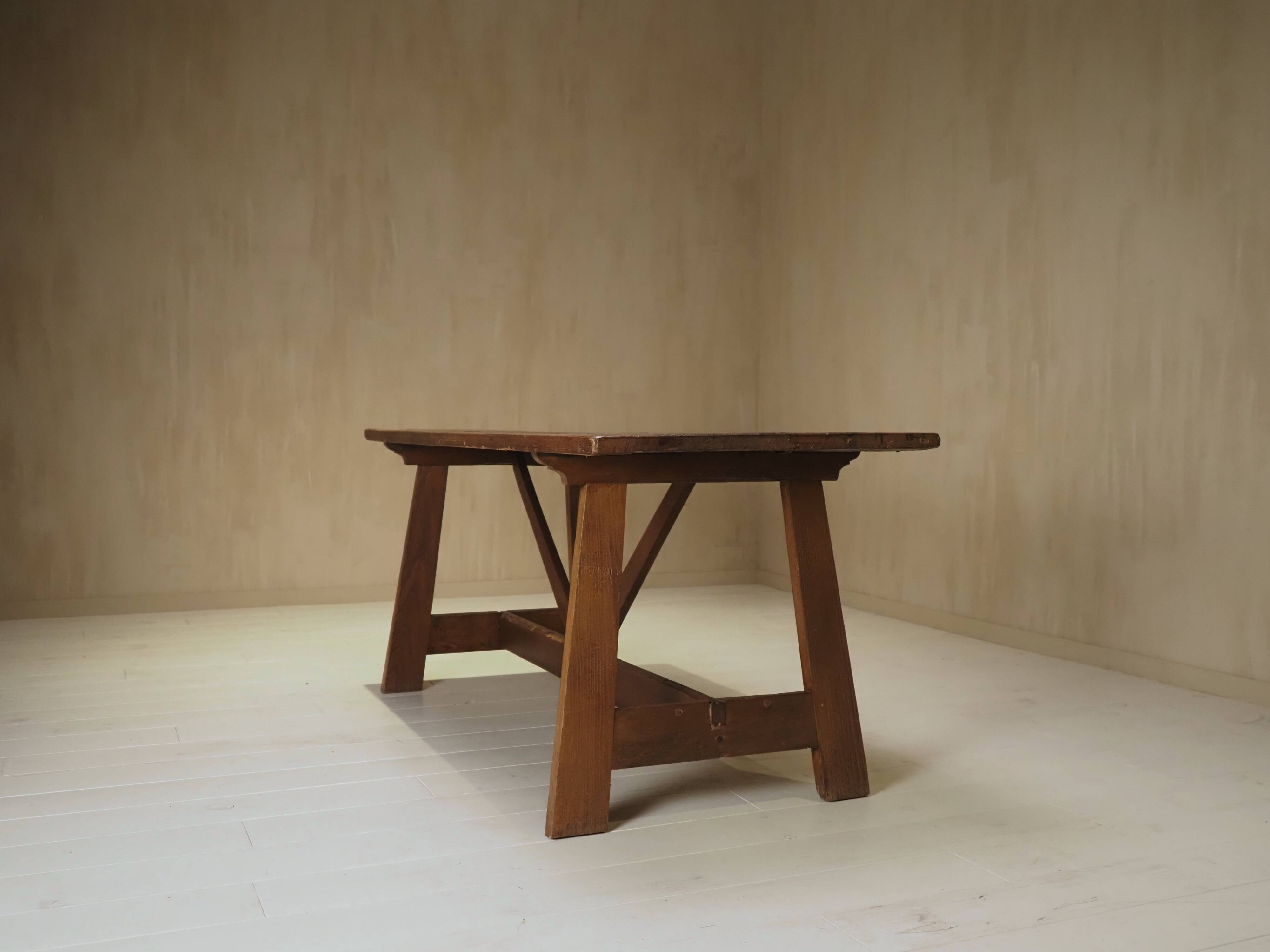 19th-century Italian dining table