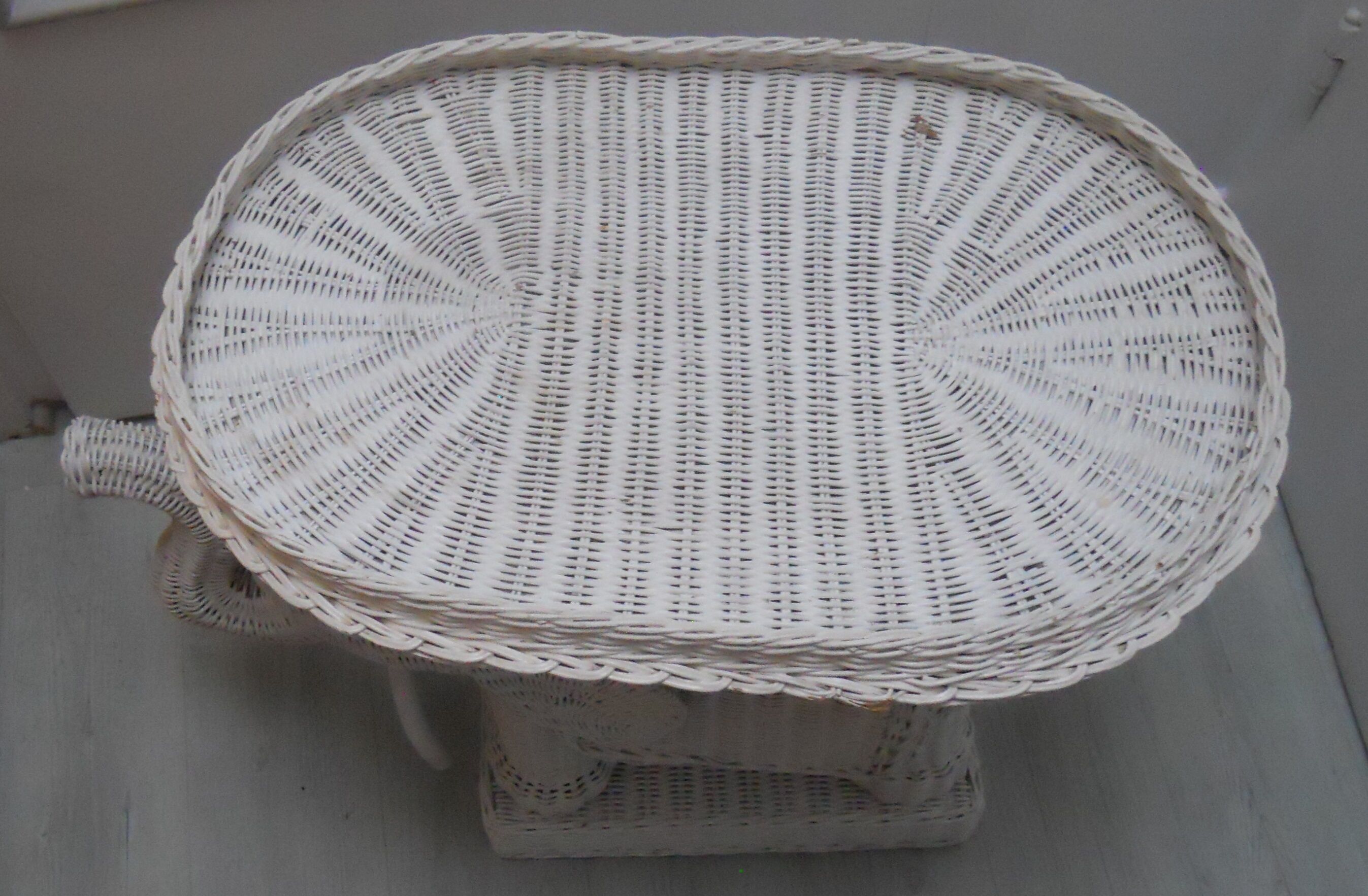 Rattan side table elephant