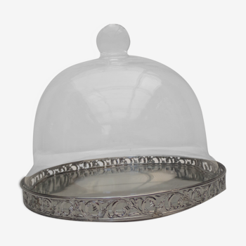 Cake bell on mirror tray