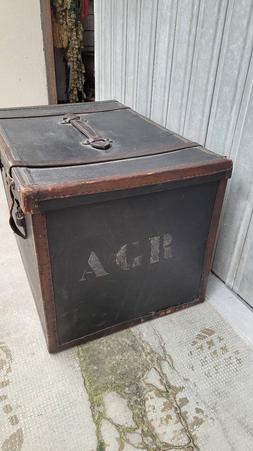 Leather travel trunk from the 1900s