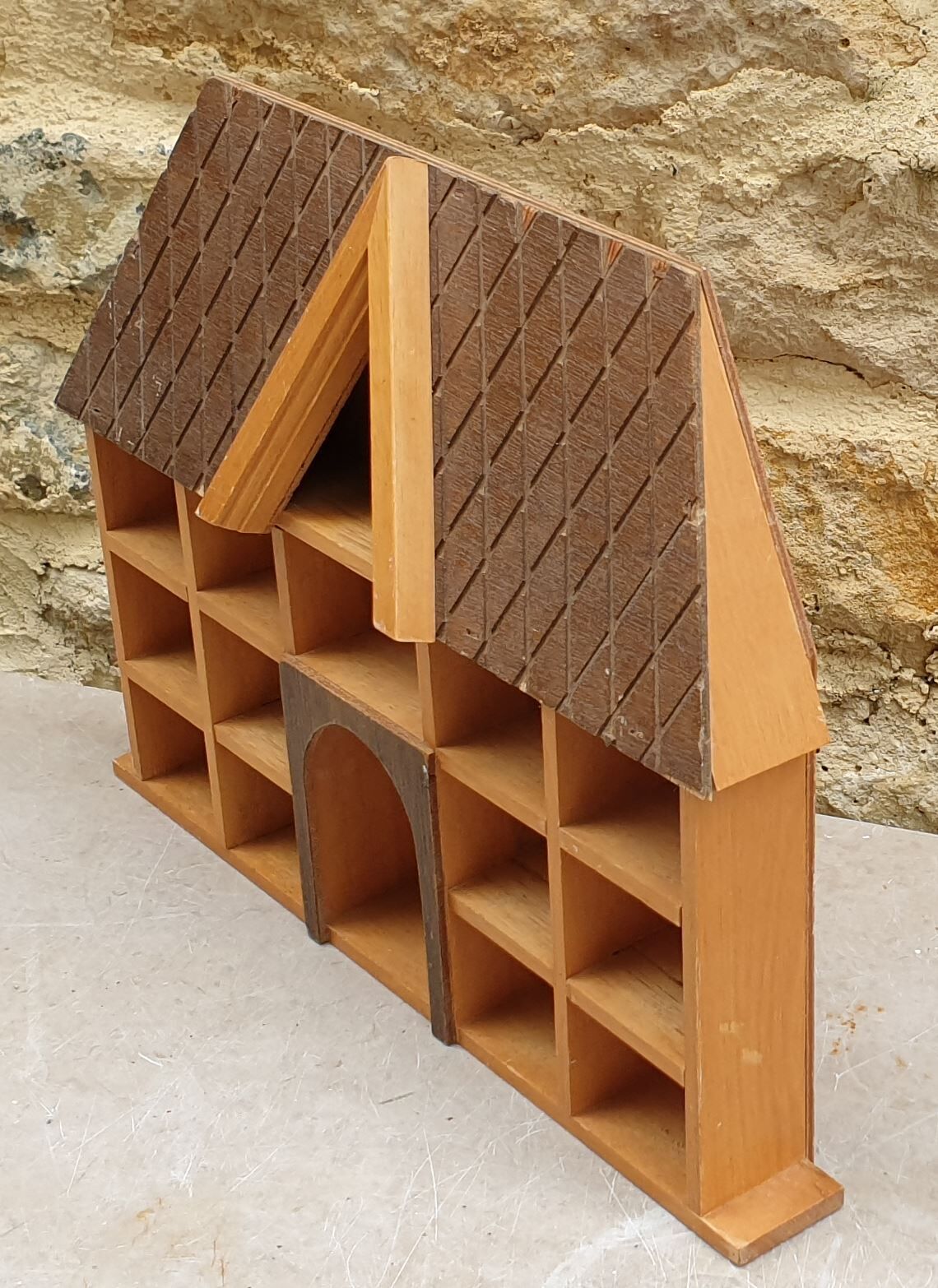 Small shelf to lay "home"