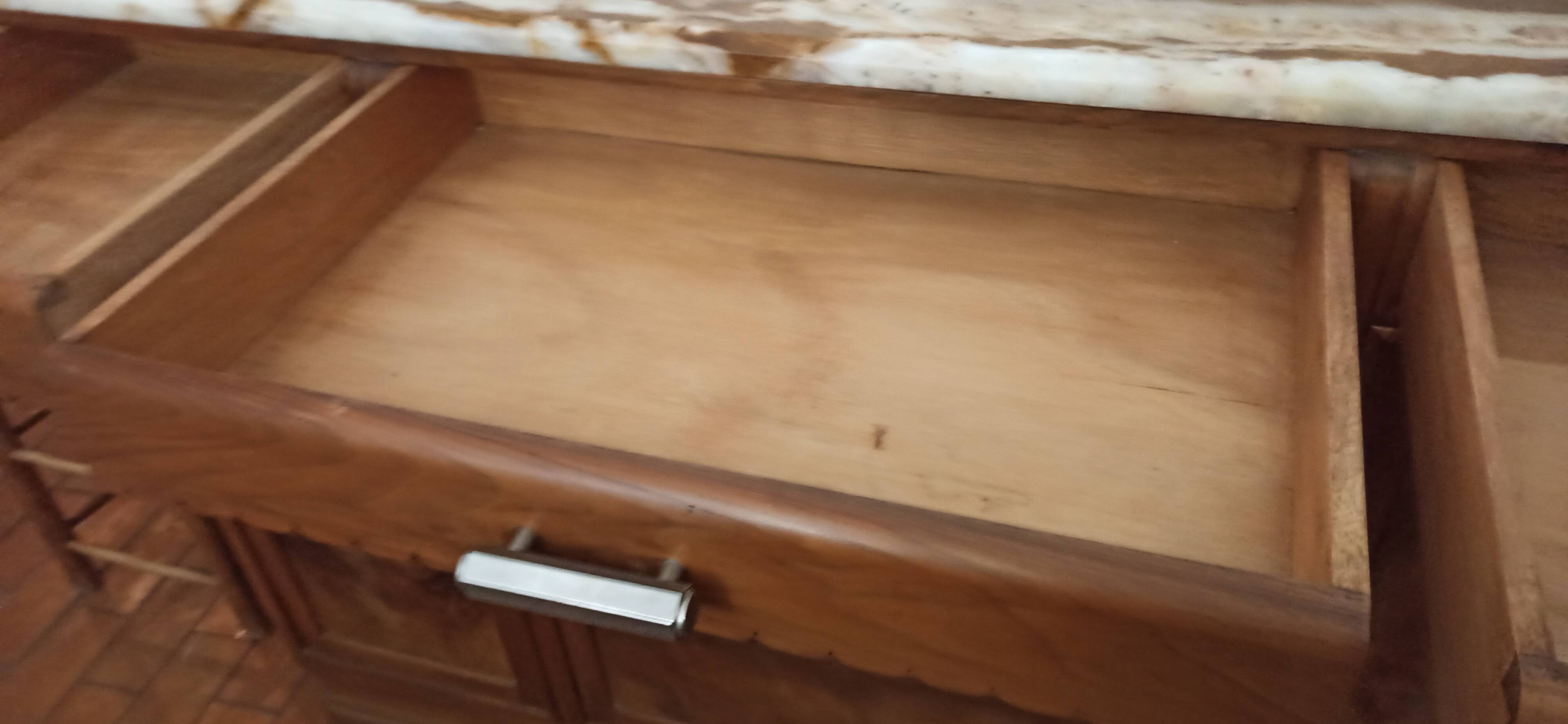 Low sideboard from the beginning of the twentieth century in walnut.