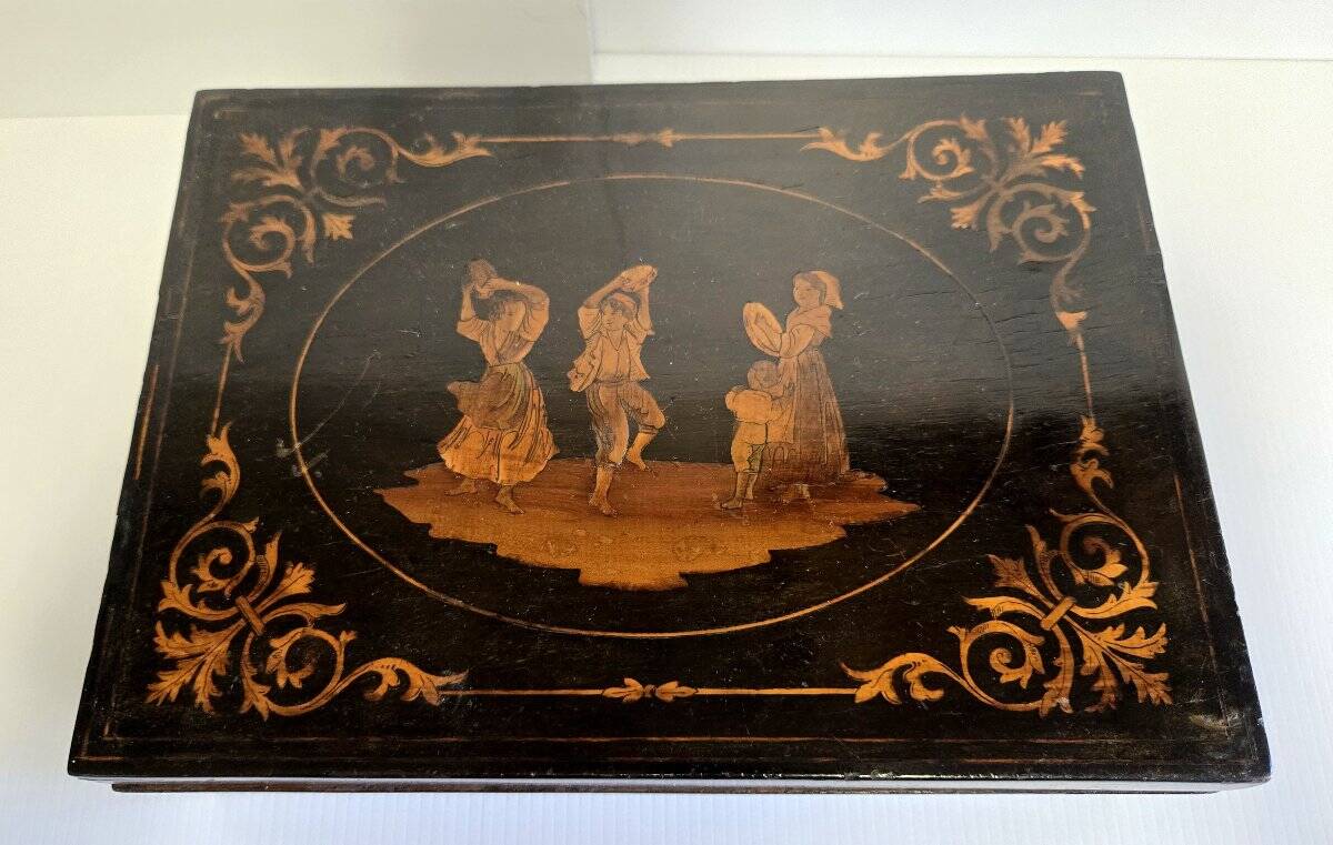 Sorrento marquetry box with a scene of three dancers in a medallion.