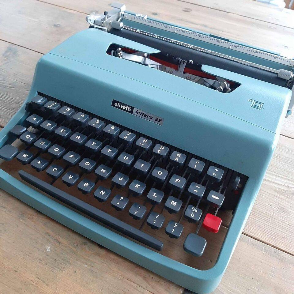 Olivetti Lettera 32 typewriter