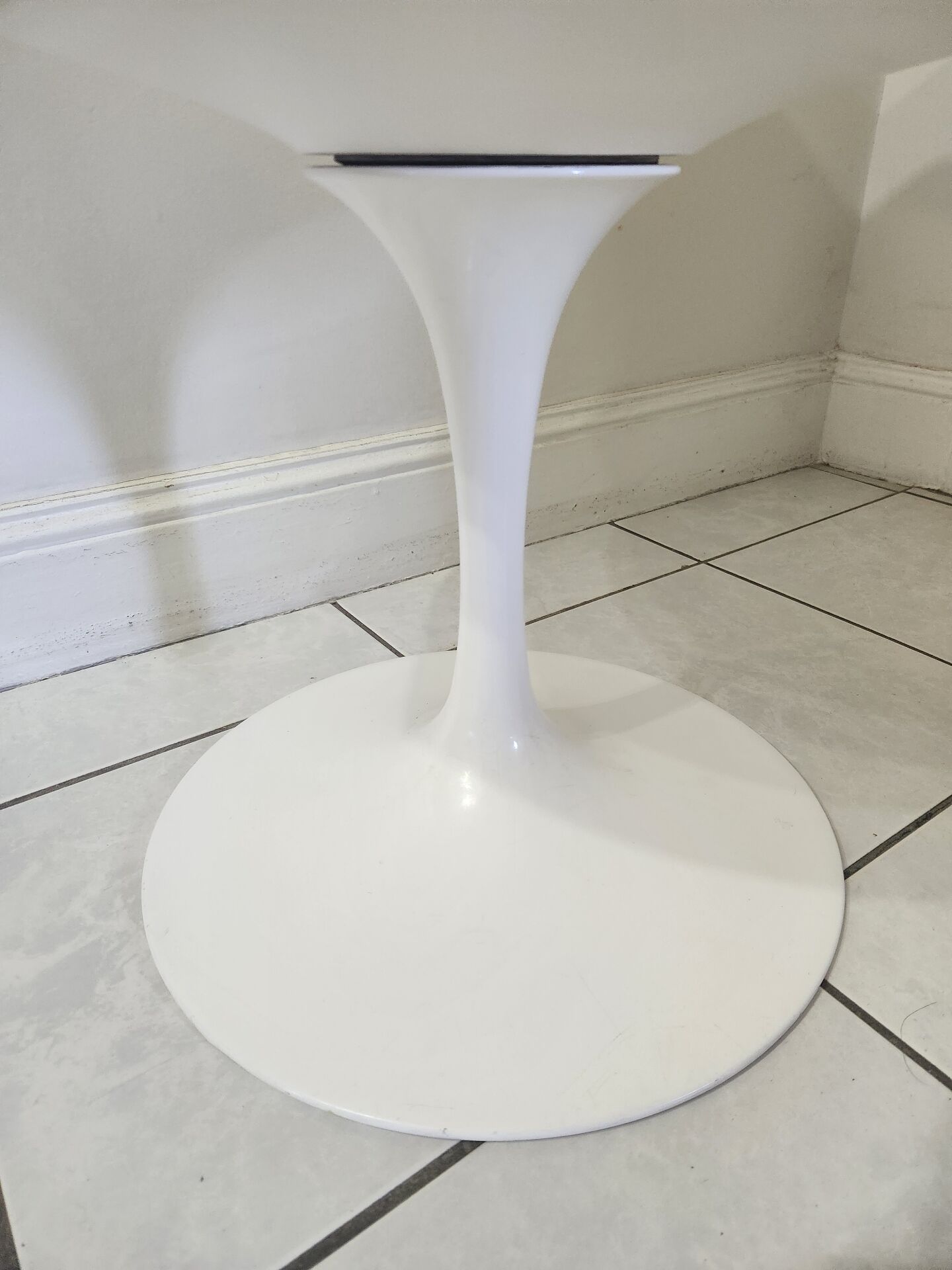 Chaise pivotante Tulip design de Eero Saarinen pour Knoll Int.