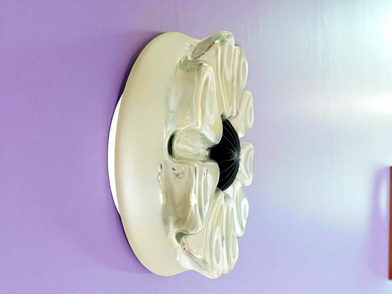 Plafonnier en forme de fleur en verre dépoli