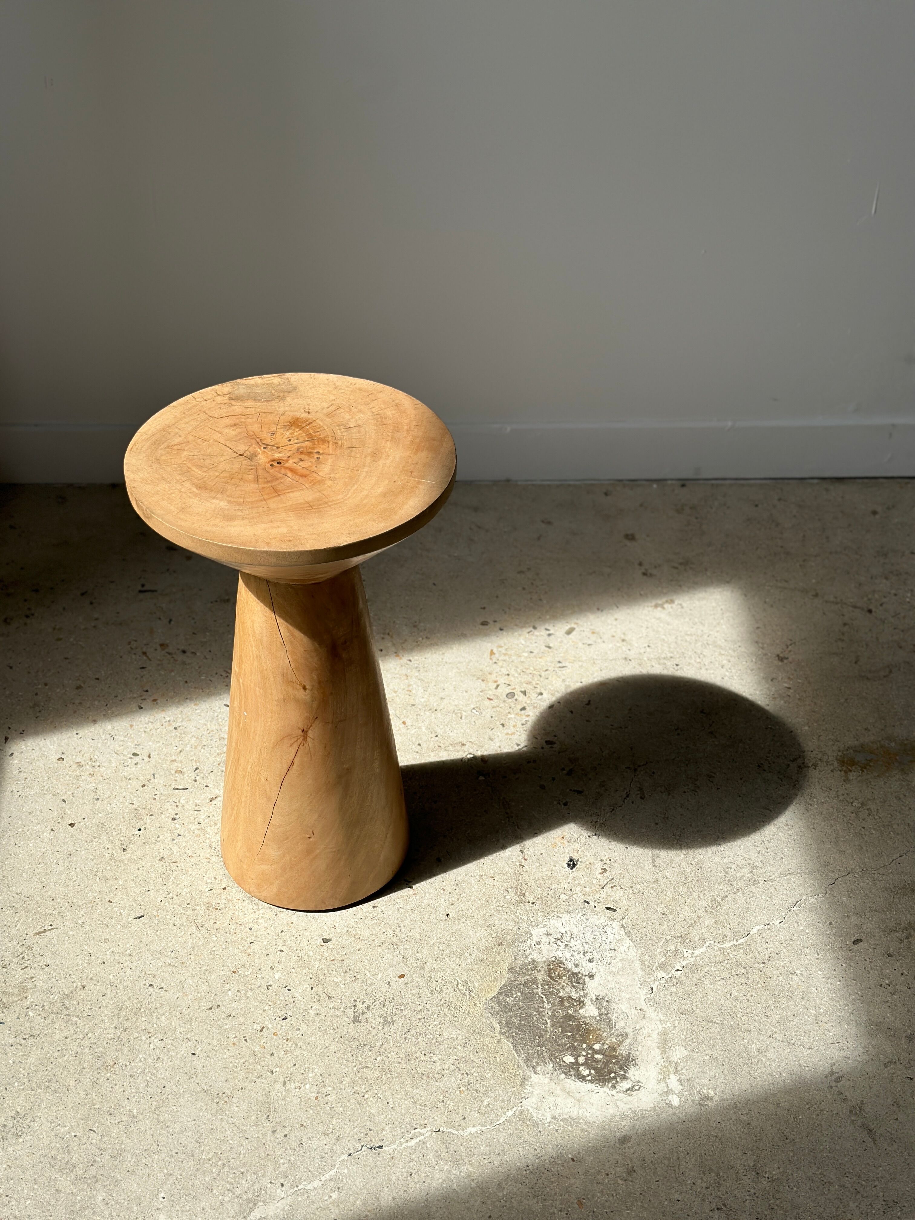 Side table, end of sofa in natural mango monoxyl conical tray H:50cm