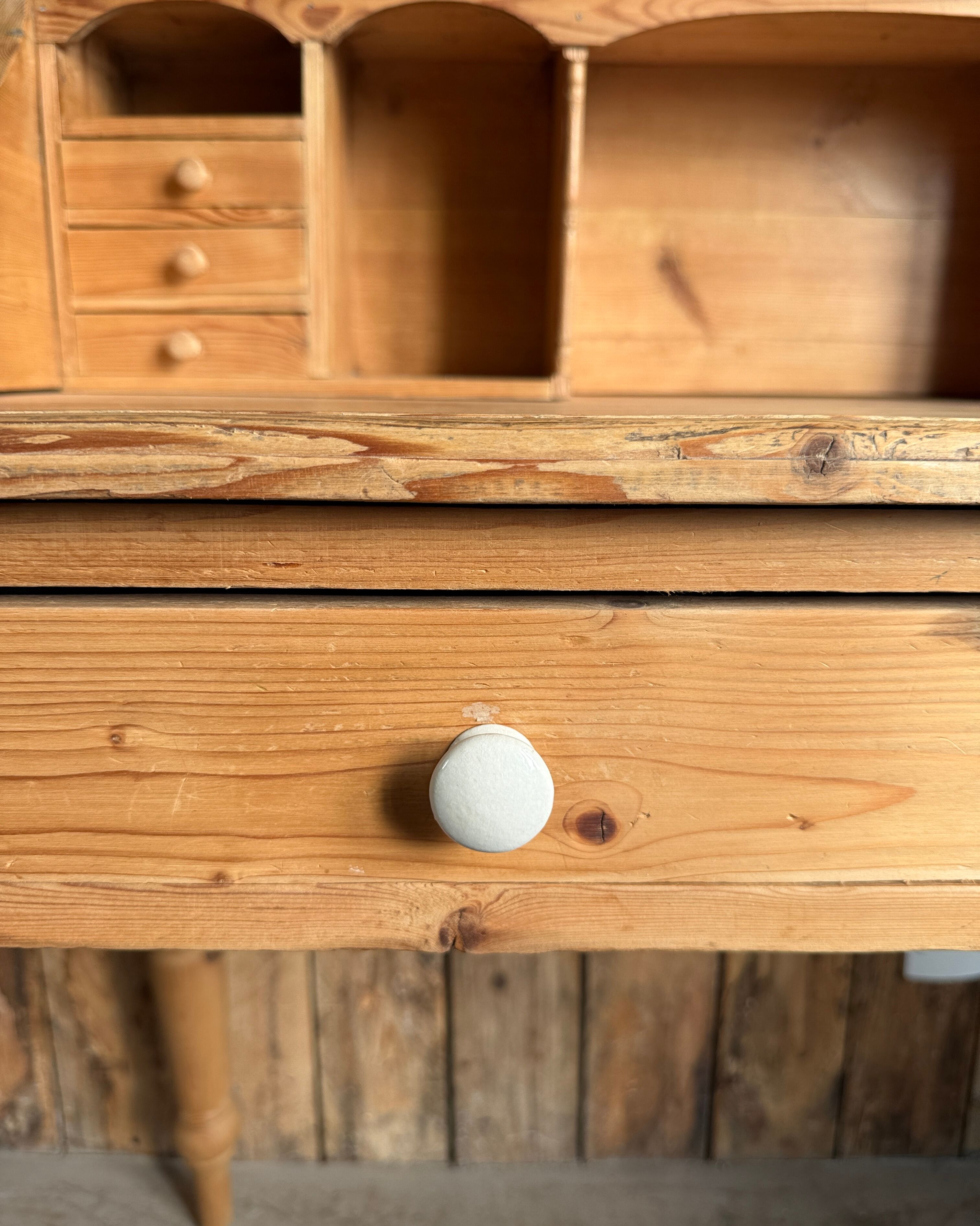 English desk with steps in solid pine (renovated)