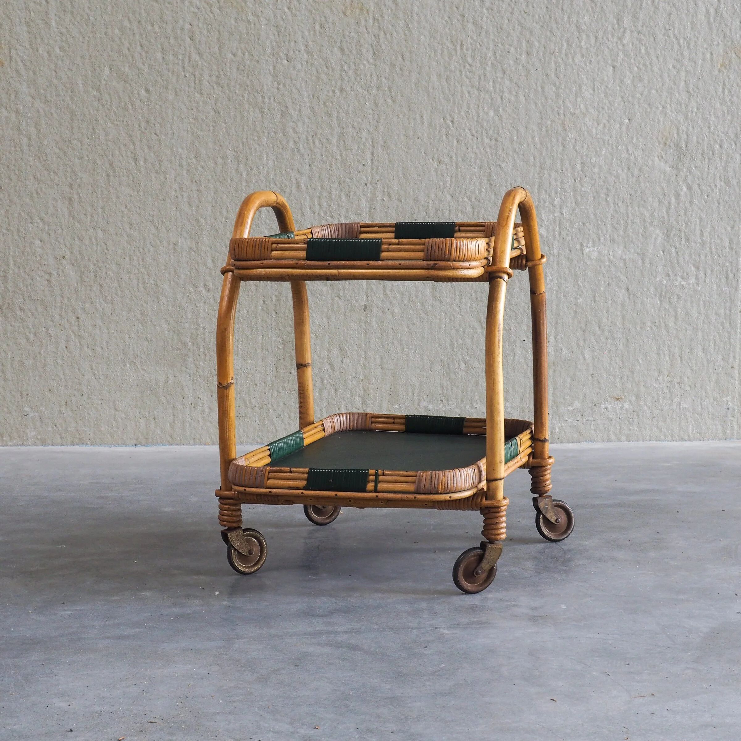 Chariot de service en bambou vintage