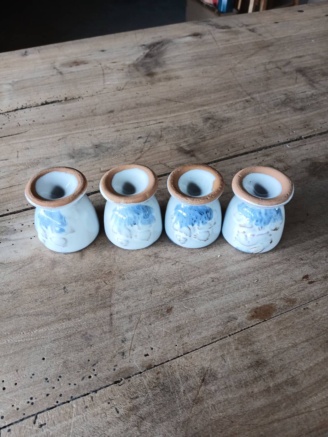 4 ceramic egg cups