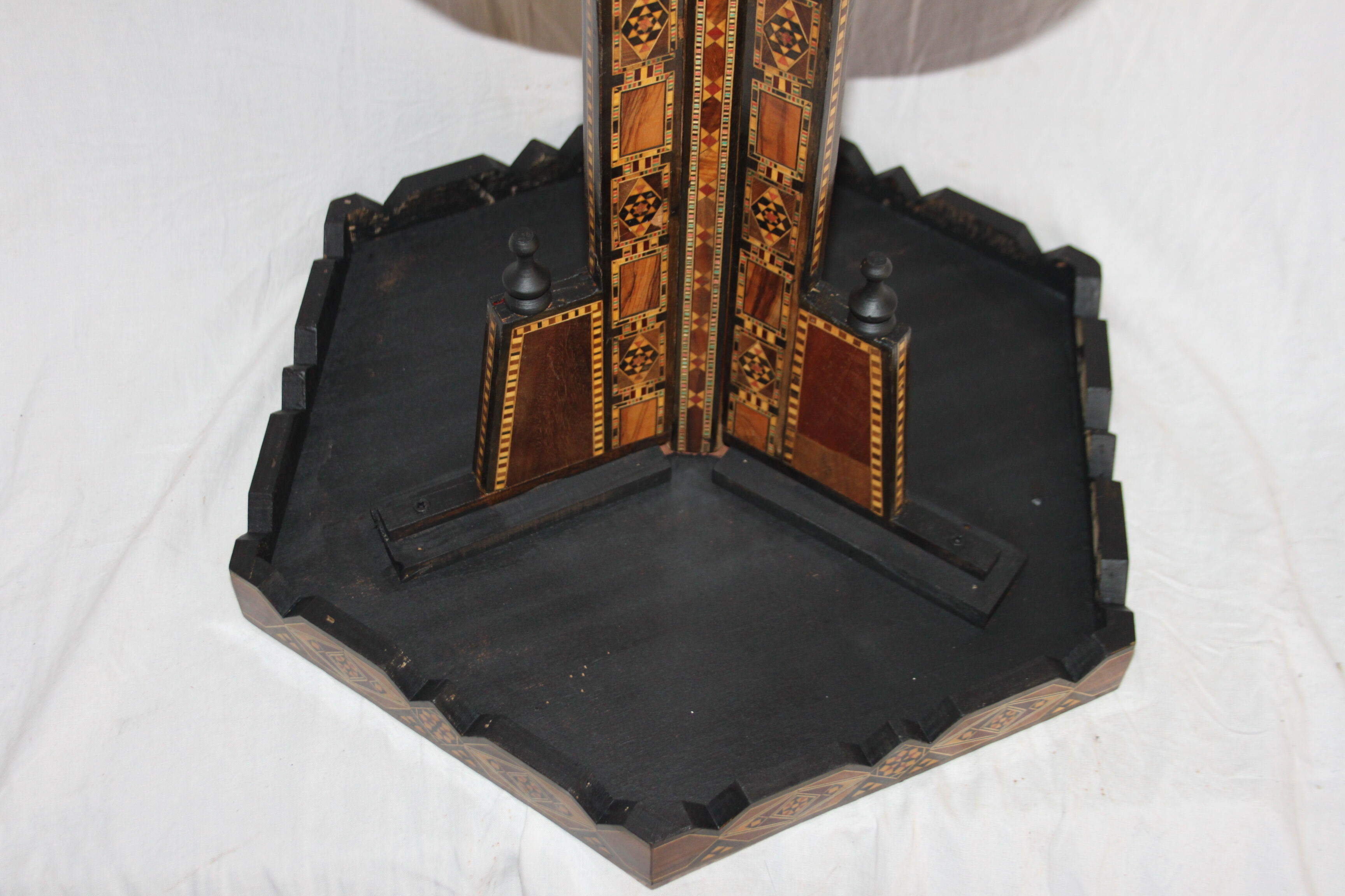 Oriental marquetry side table of the 1970s