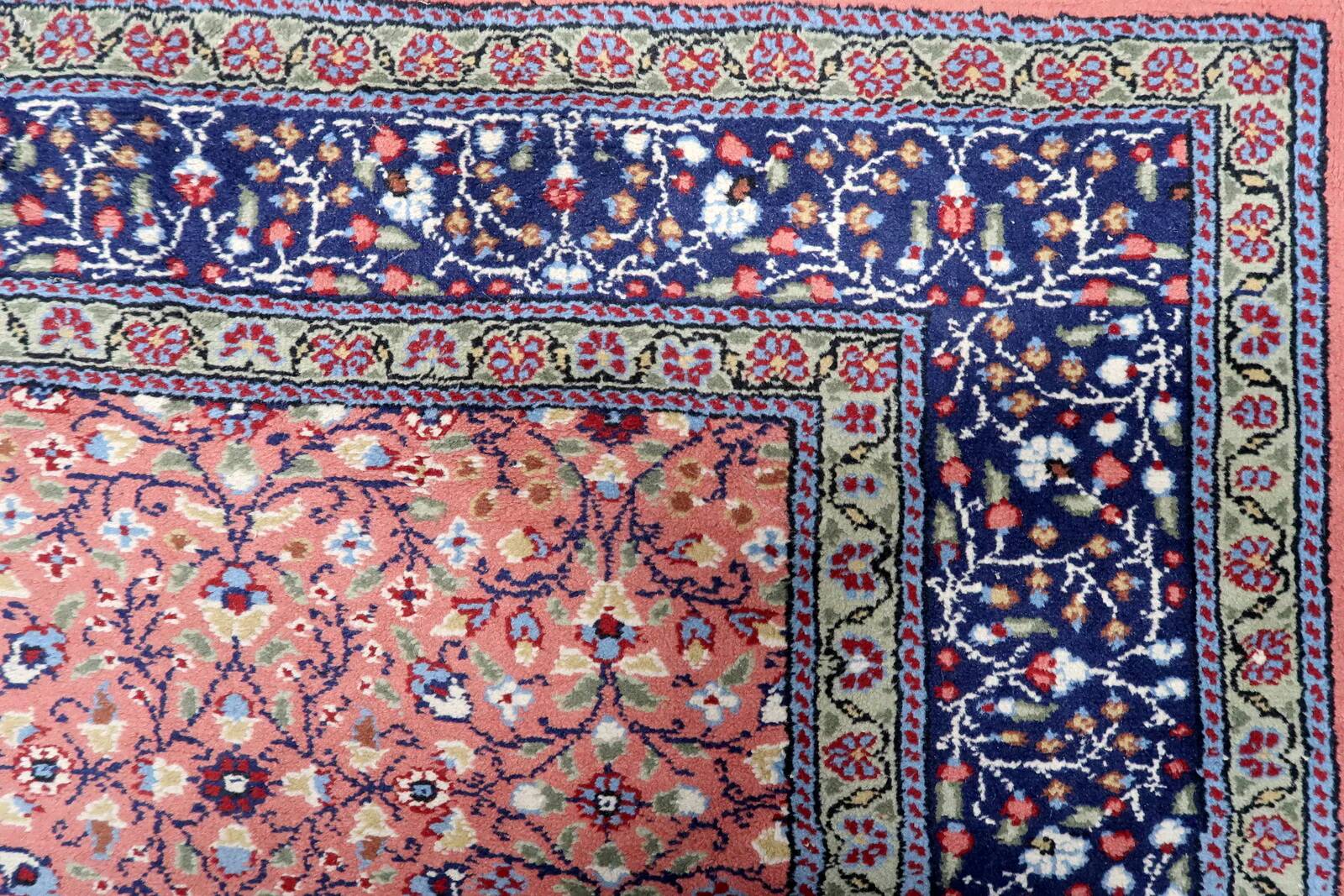 Handmade vintage Indian Agra rug 121cm x 183cm 1960s