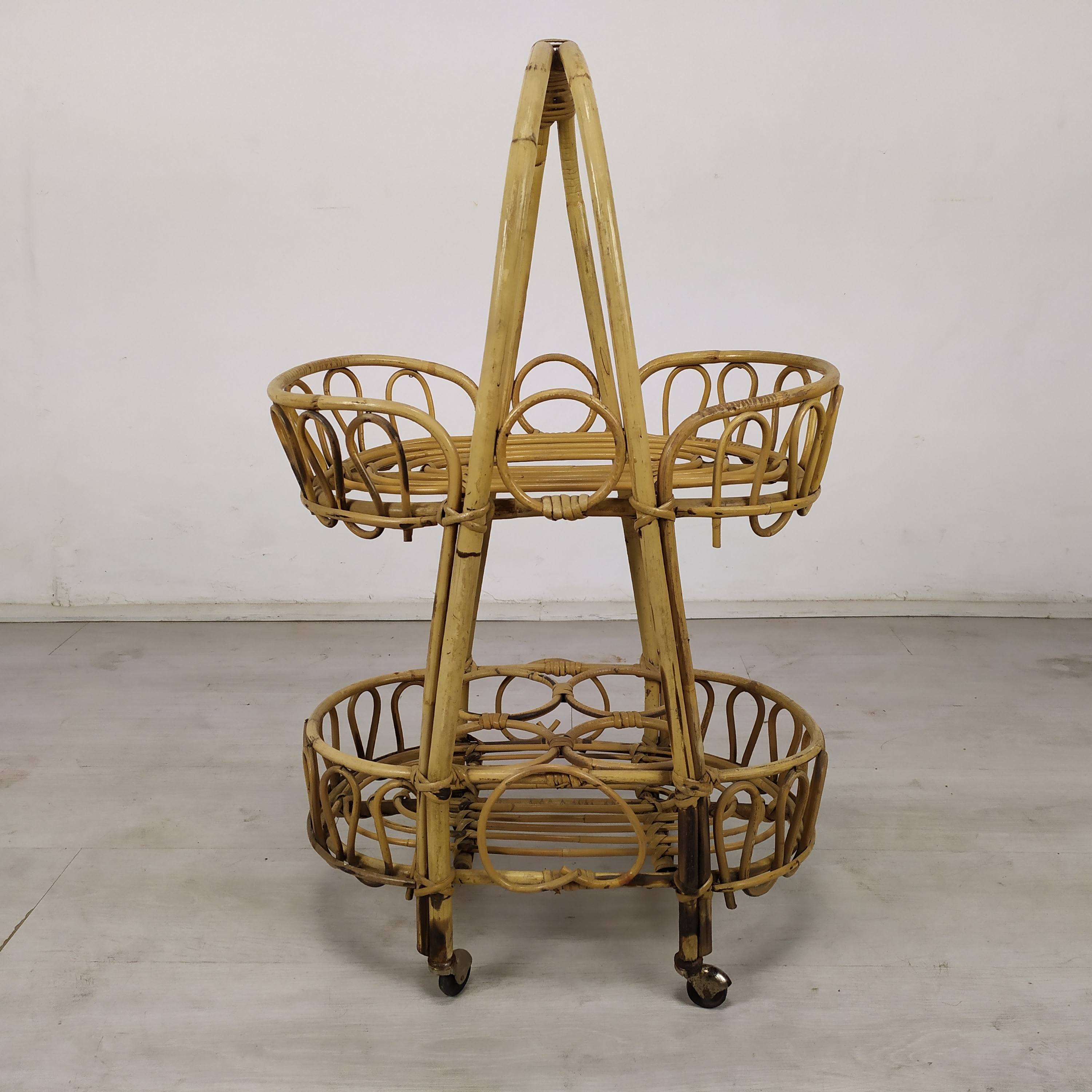 Rattan bar service