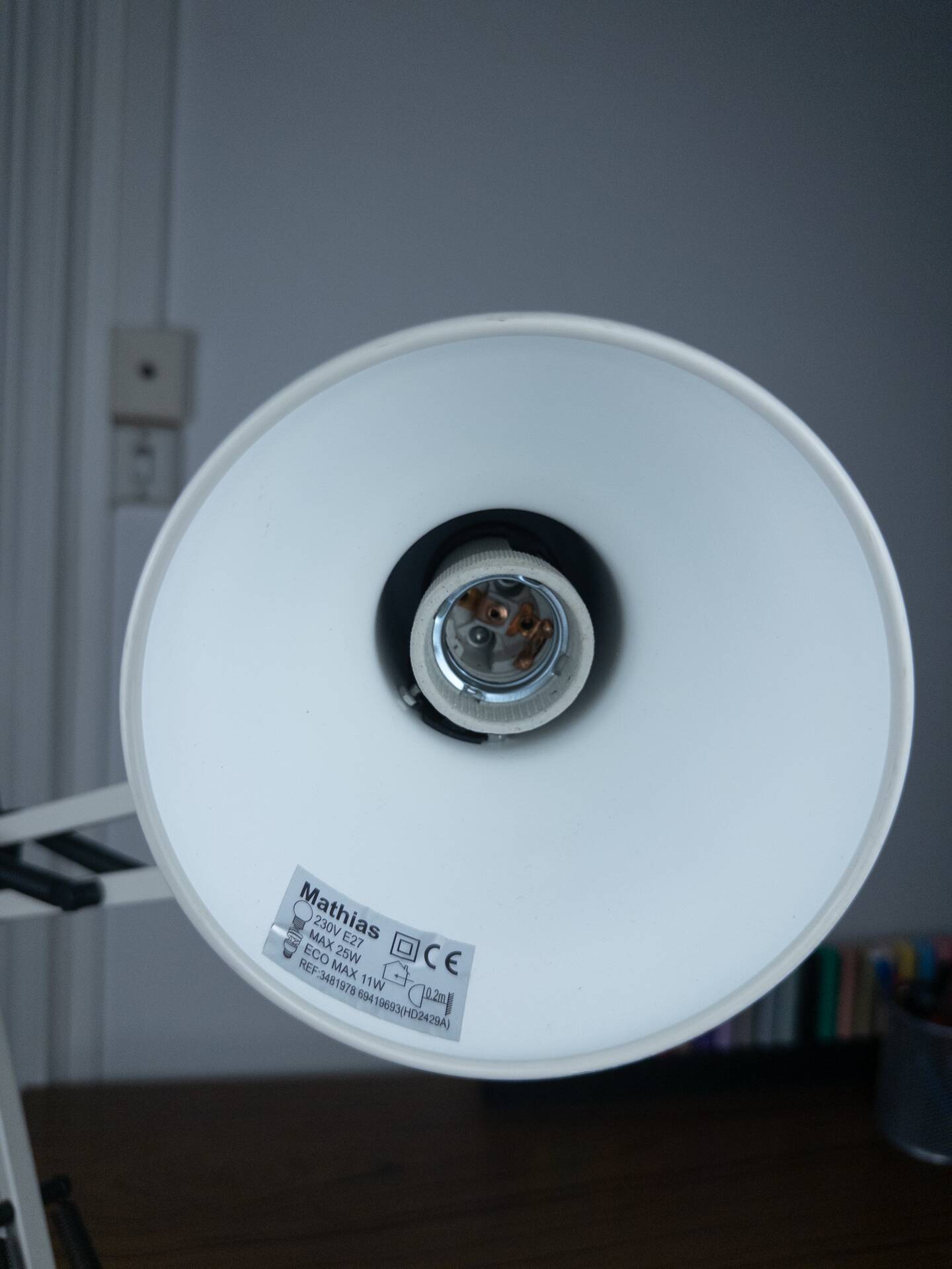 White articulated architect lamp - vintage industrial style