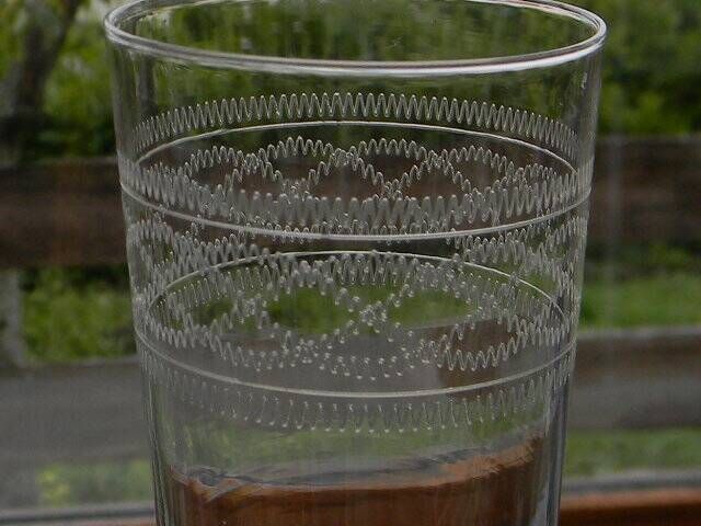 Set of 6 antique crystal champagne flutes. Engraved frieze.