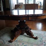 Pedestal table