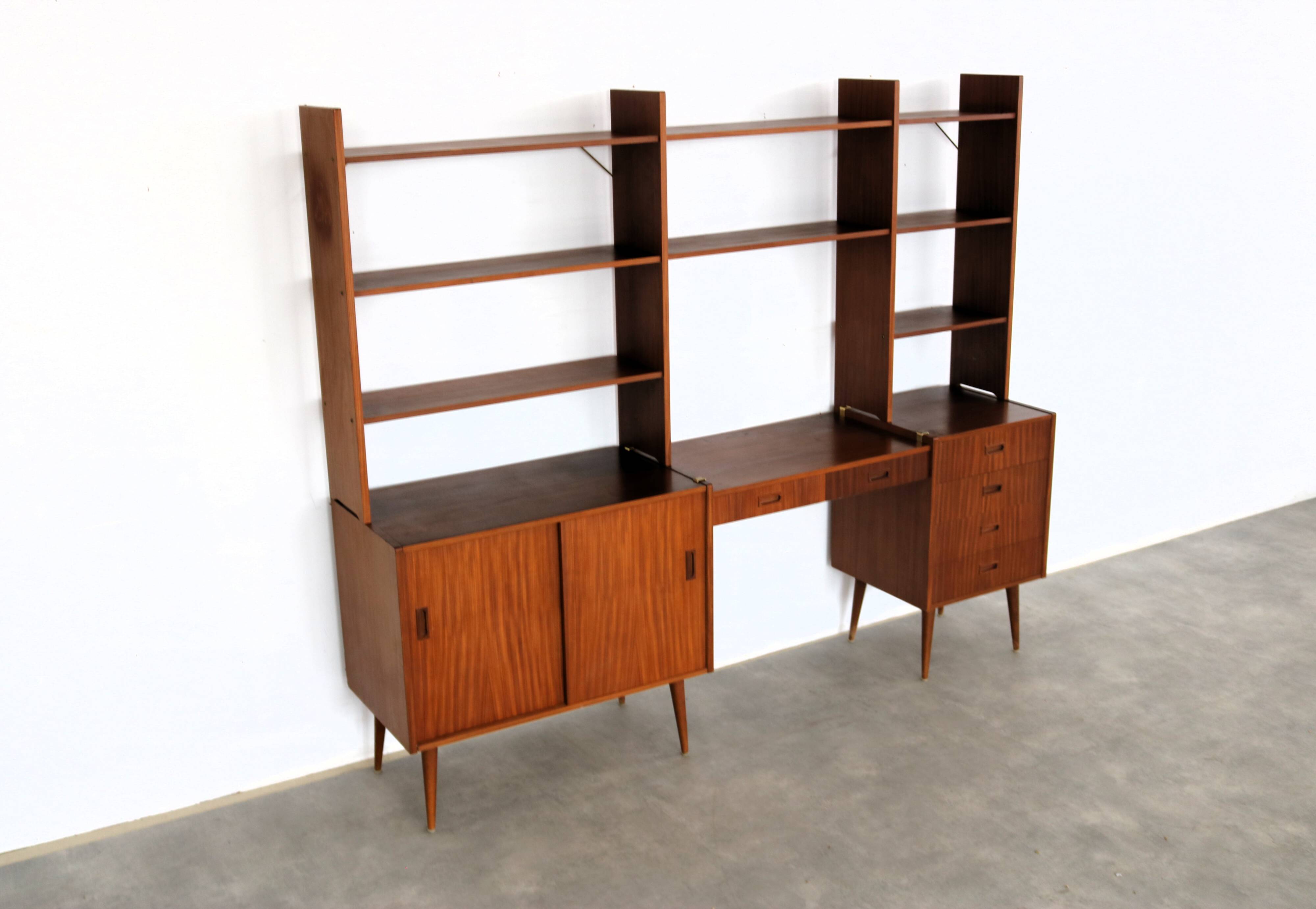 Bibliothèque en teck, Suède années 1960