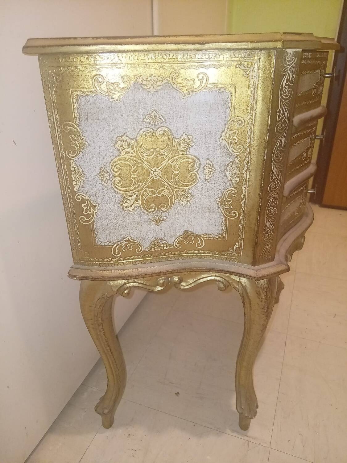 Table chevet 3 tiroirs 1950 -1970 italien bois doré