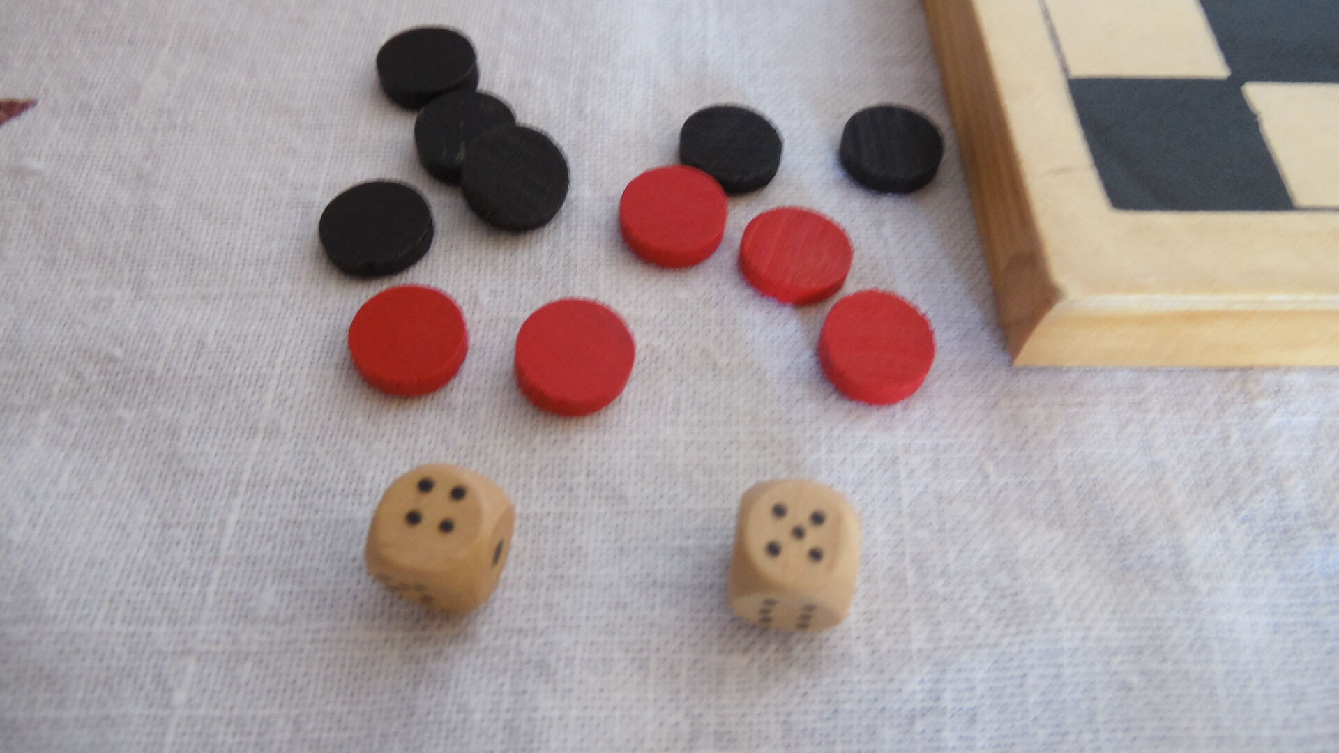 Checkers game and backgammon travel wood