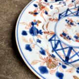 Assiette plate Compagnie des Indes décor Imari en porcelaine peinte à la main, XVIIIème s., n°1