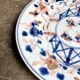 Assiette plate Compagnie des Indes décor Imari en porcelaine peinte à la main, XVIIIème s., n°1