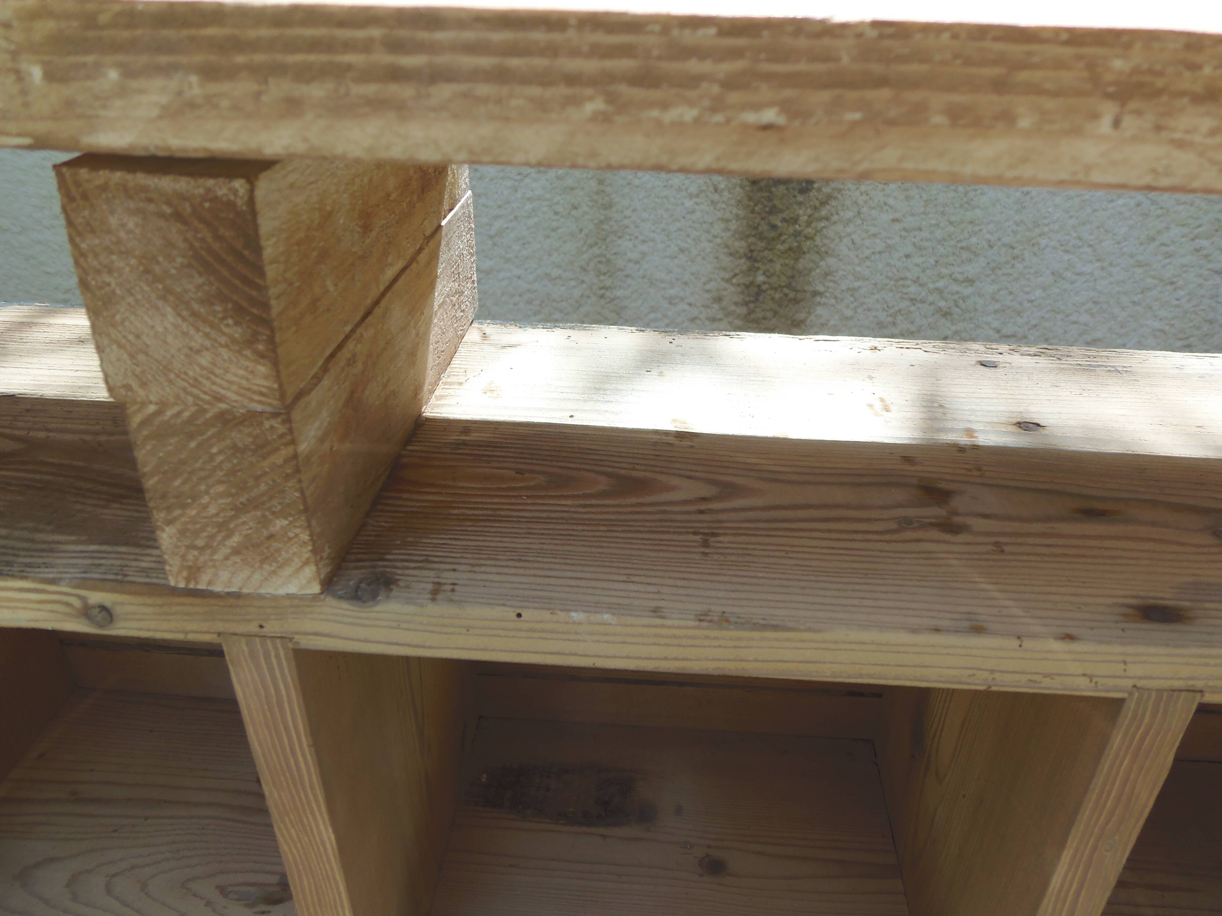 Vintage pitch pine furniture, 30 lockers, 1 niche.
