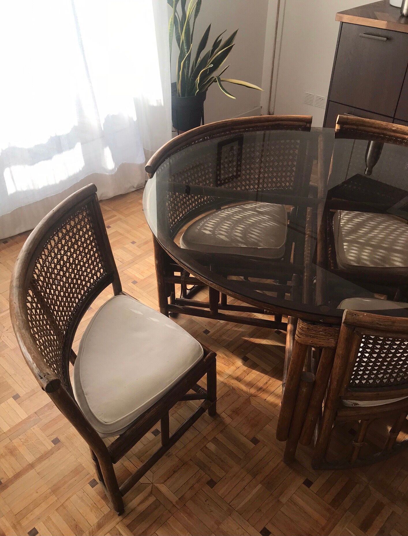 Rattan dining table with chairs (80s)