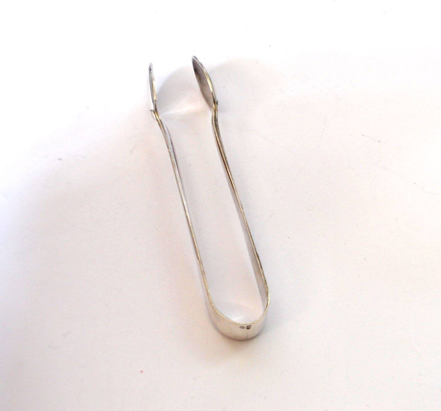 WMF vintage sugar tongs in silver-plated metal with crossed ribbon decoration.