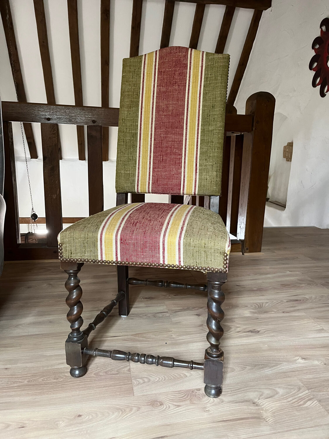 Ensemble de chaises tapissées style Louis XIII
