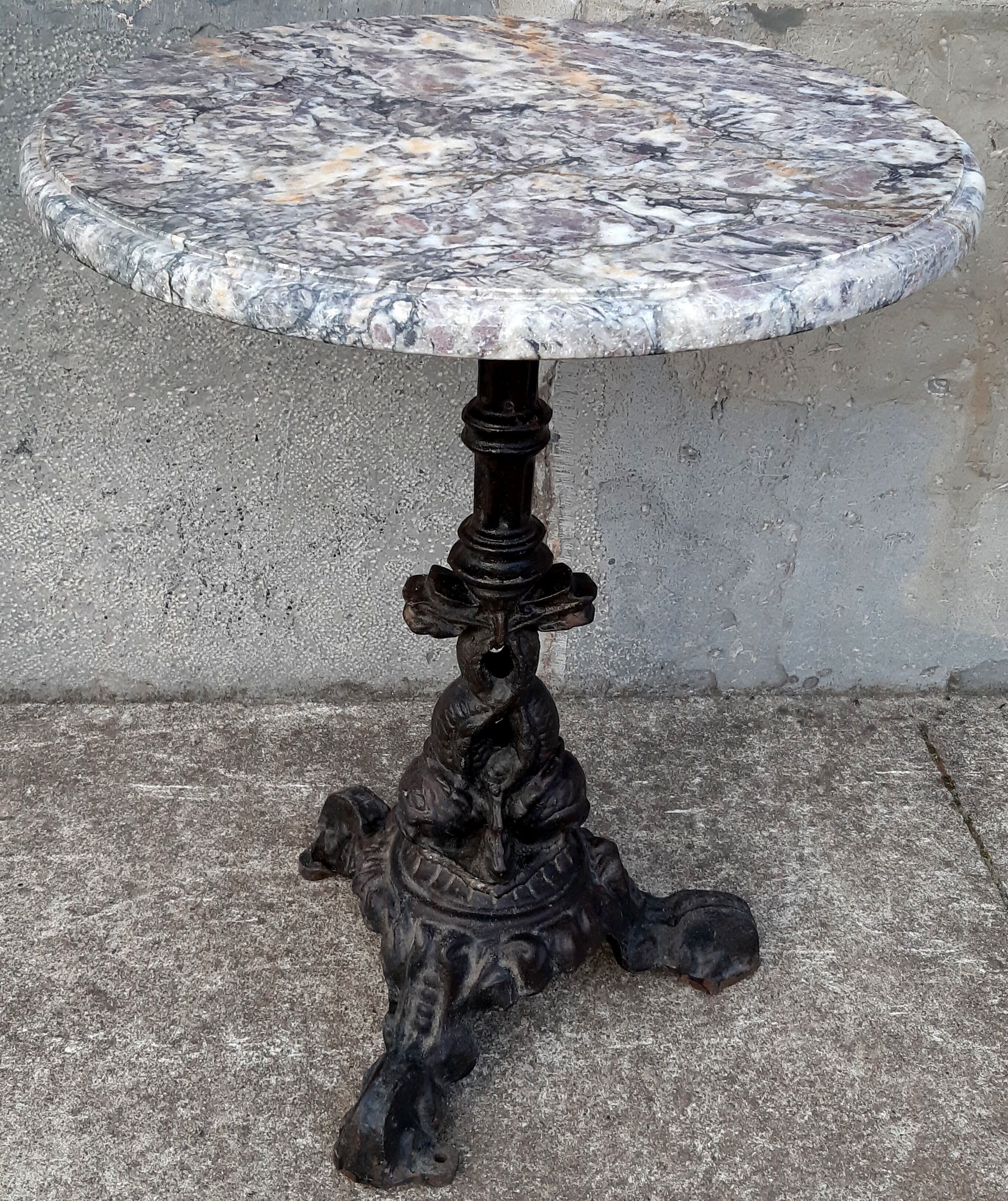 Pedestal table cast iron, marble top