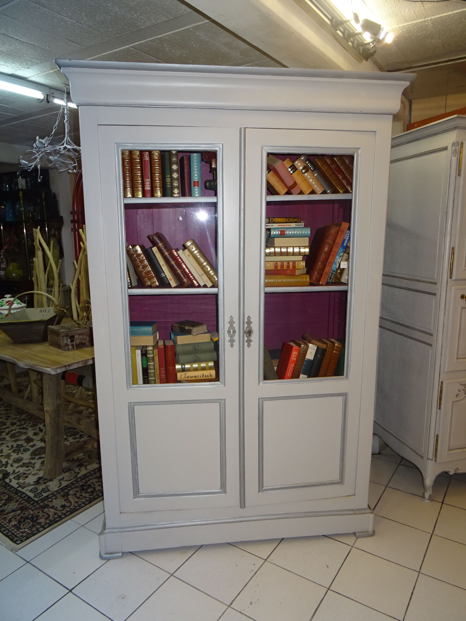 Louis Philippe showcase