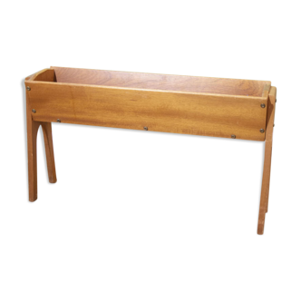 Teak gardener in teak