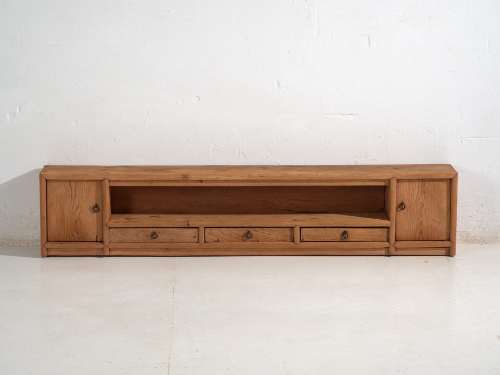 Meuble bas ancien en bois massif – Console basse chinoise du Gansu avec tiroirs – circa 1880–1920